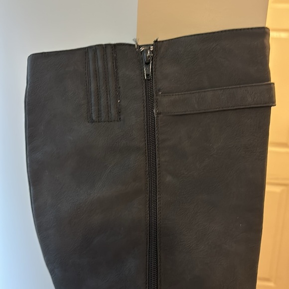 Tall wedge boots, never worn - Picture 6 of 7